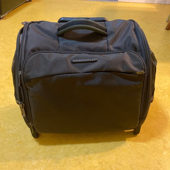 Briggs and Riley Other - Briggs and Riley Rolling Cabin Bag Transcend TUC-115-8 Luggage Olive